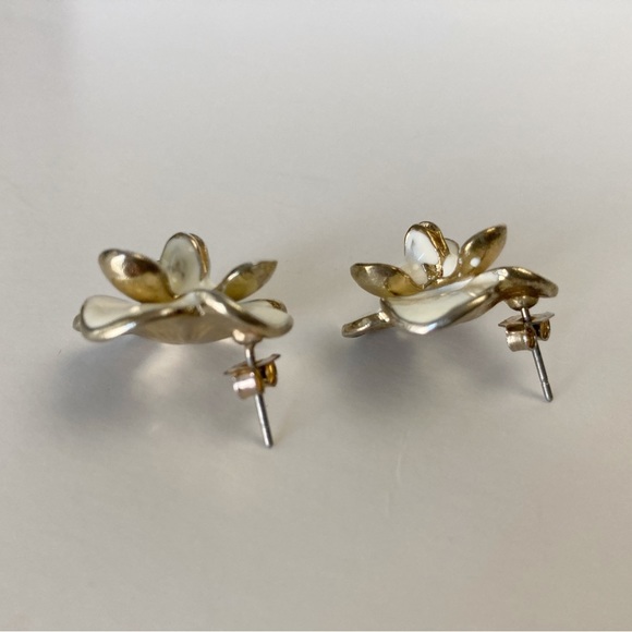 Cream Flower Enamel Earrings - Picture 5 of 7